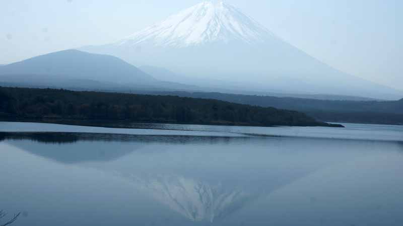 本栖湖のさかさ富士がみられた