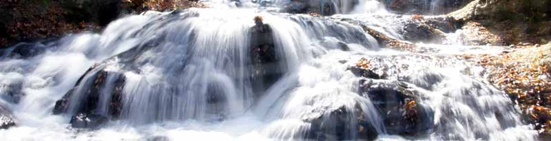 浅間大滝手前の魚止の滝も流れが美しい